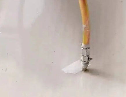 盐山瓷砖空鼓维修公司专业解答在瓷砖铺贴过程中，如果使用的砂料过粗（如全部使用了粗砂），可能会导致以下问题